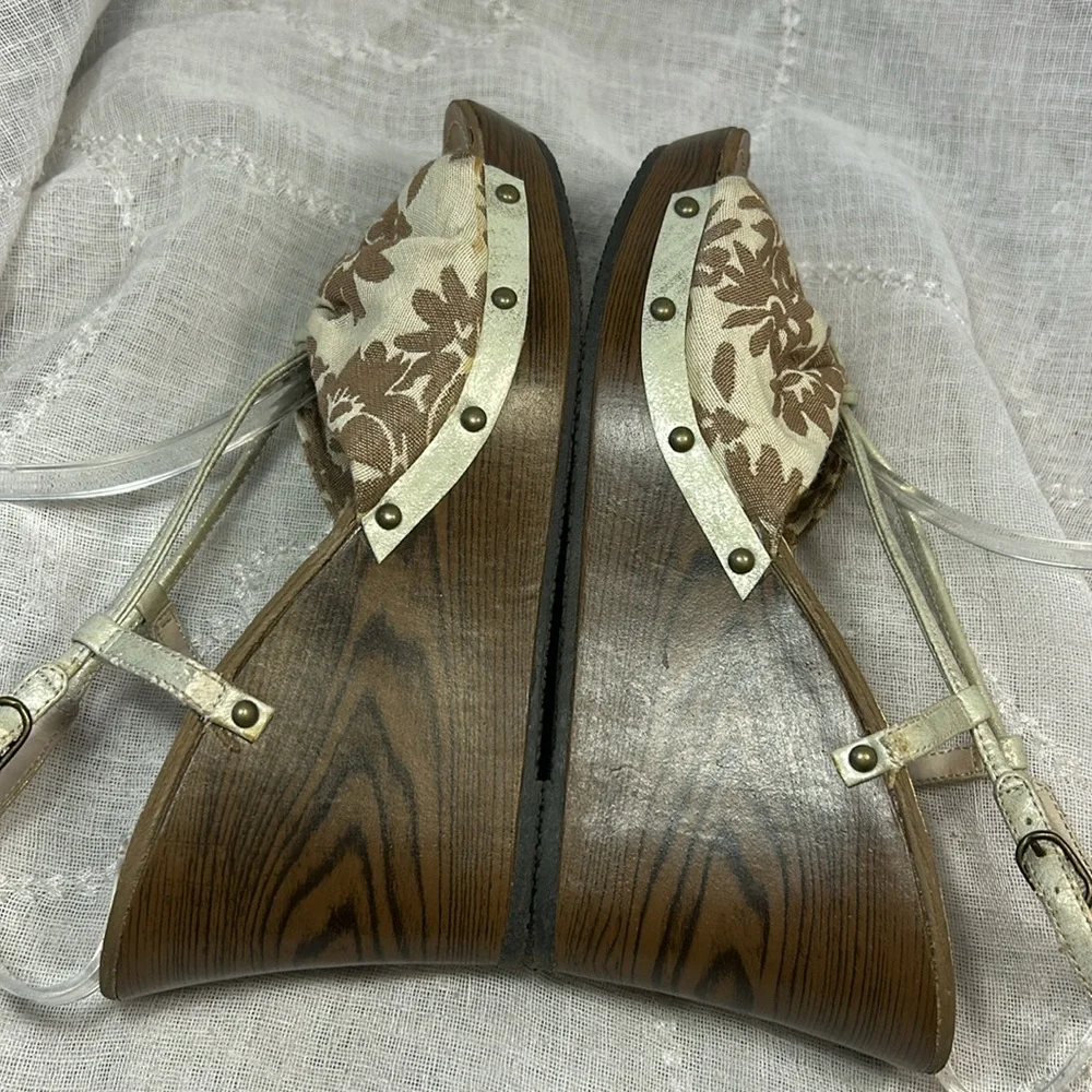 Self Esteem almost NEW wedge bow sandals